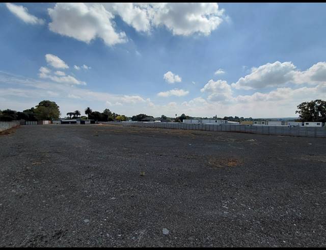 8,499M² INDUSTRIAL YARD TO LET IN BREDELL